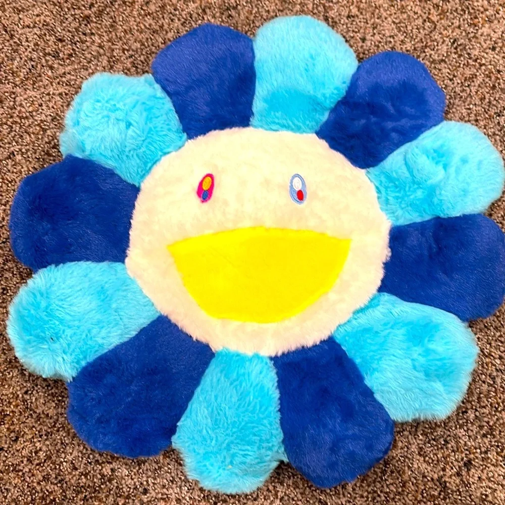 Takashi Mutakami Flower Plush - Picture 1 of 2